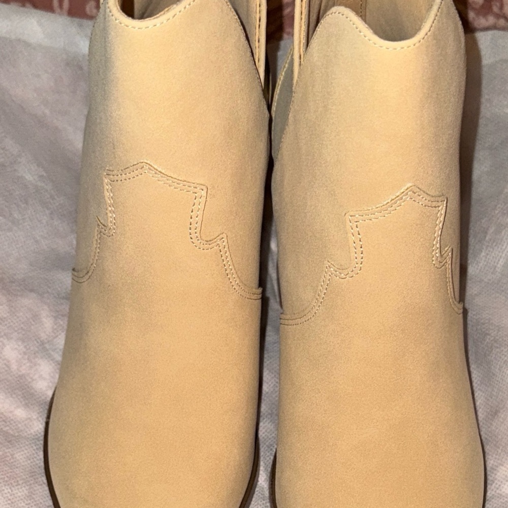 Elegant Tan Ankle Boots - Picture 2 of 7